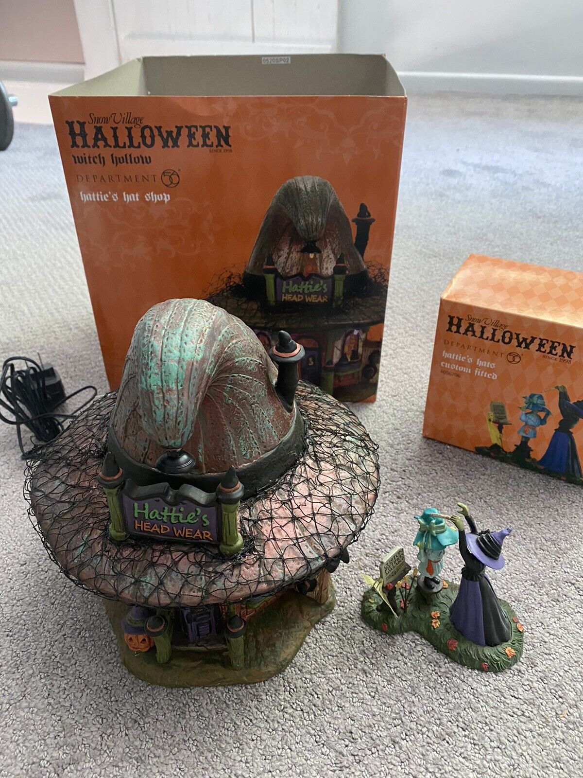 Dept 56 Halloween Village Witch Hollow HATTIE'S HAT SHOP 4056700 DEALER STOCK