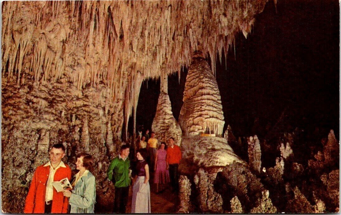 Temple of the Syn, Carlsbad Caverns, New Mexico, Tourists 1966 Postcard