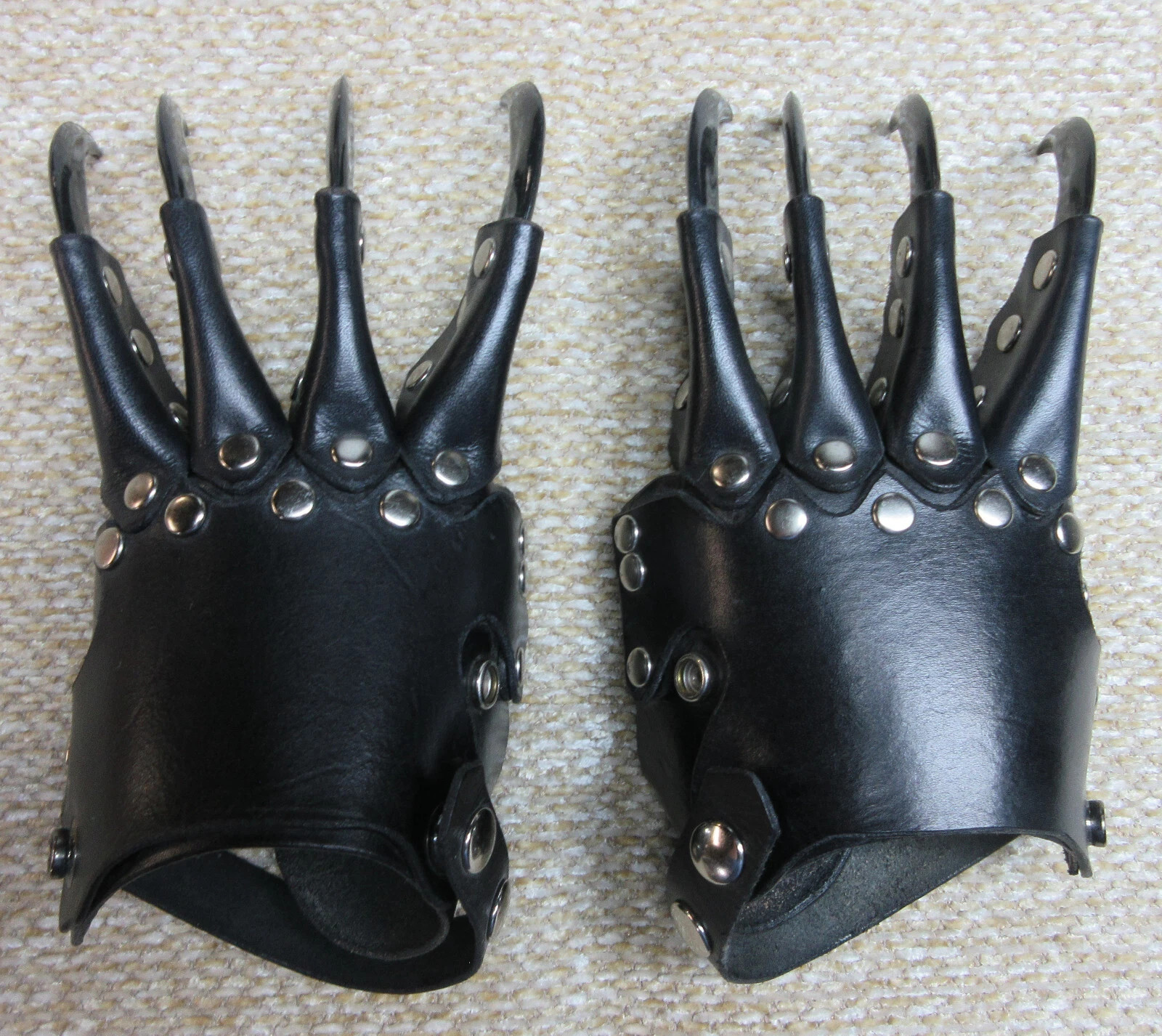 Black Leather Dragon Claw Bracers Gauntlets for Fantasy Faire Warrior Elven Black Leather Dragon Claw Bracers Gauntlets for Fantasy Faire Warrior Elven