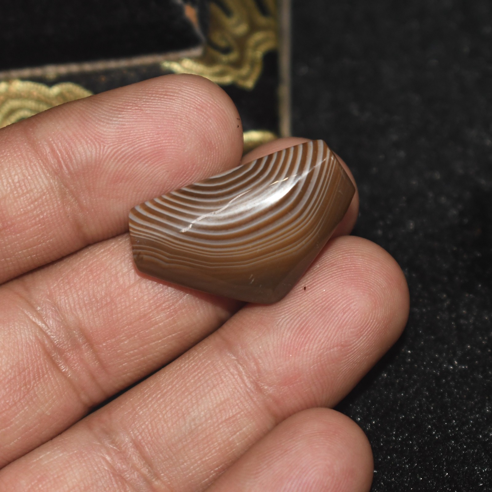 Rare old Central Asian Banded Agate Stone Boomerang Bead in Good Condition Rare old Central Asian Banded Agate Stone Boomerang Bead in Good Condition