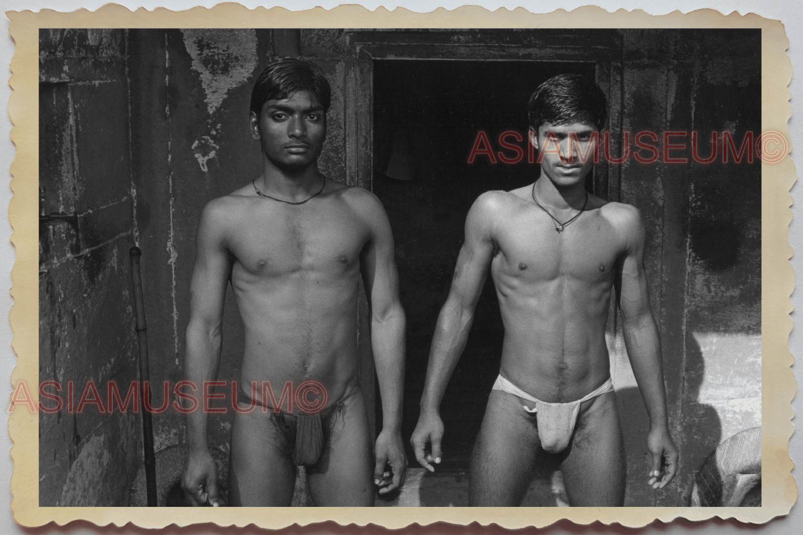 40s MAN PORTRAIT STREET SCENE GAY Topless Pray Temple B&W Vintage INDIA Photo 67